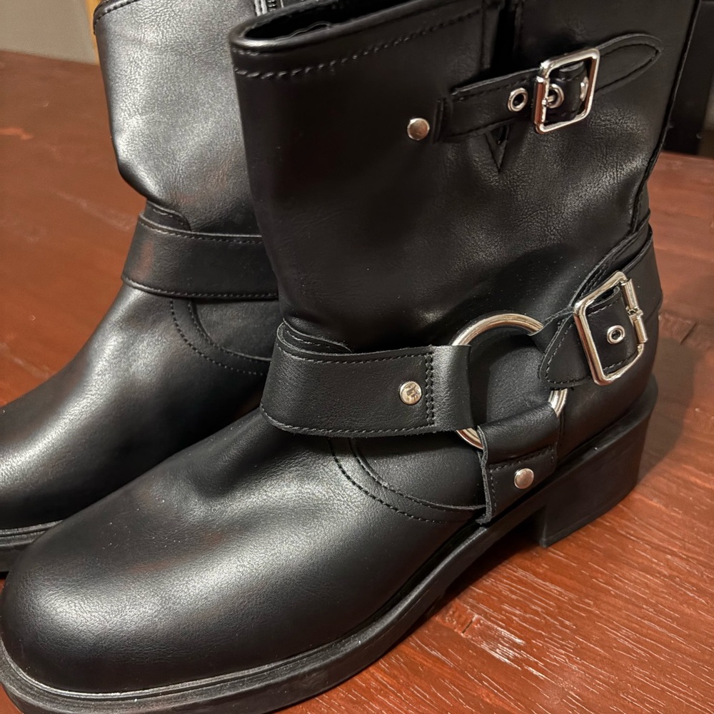 Black boots, size 10- new with tags